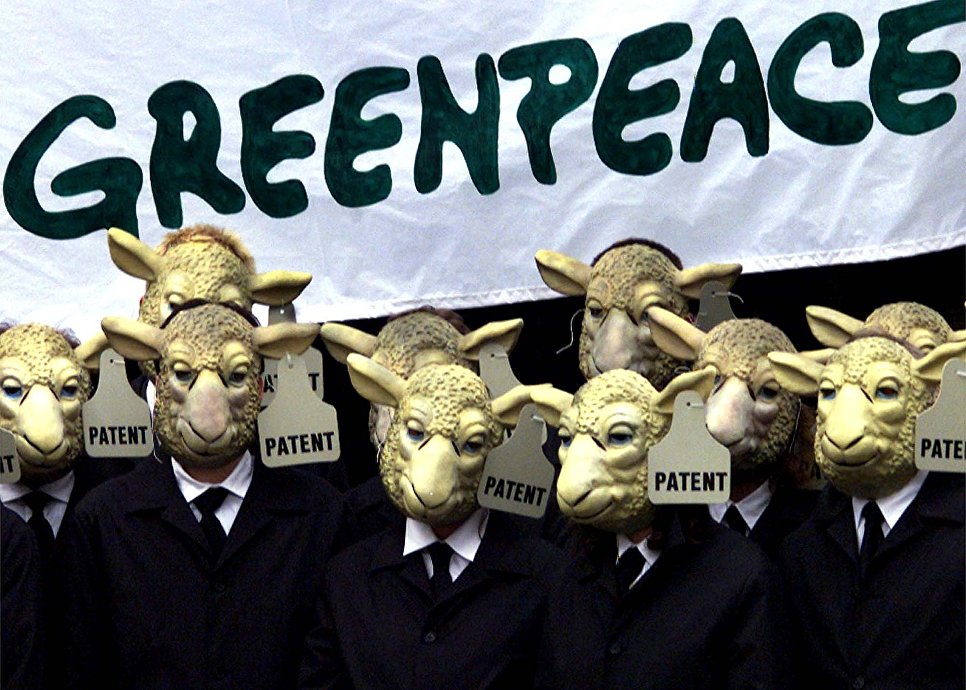 Протест активистов Greenpeace против клонирования животных в Германии 